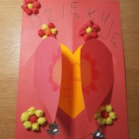 Laurki wykonanych przez dzieci z SP7 w Cieszynie z okazji setnych urodzin Jana Pawła II 2020